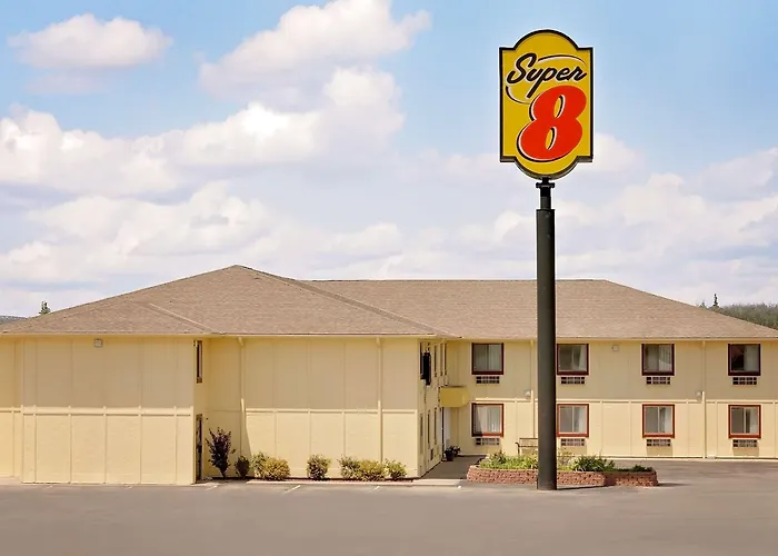Super 8 By Wyndham Rock Port Mo