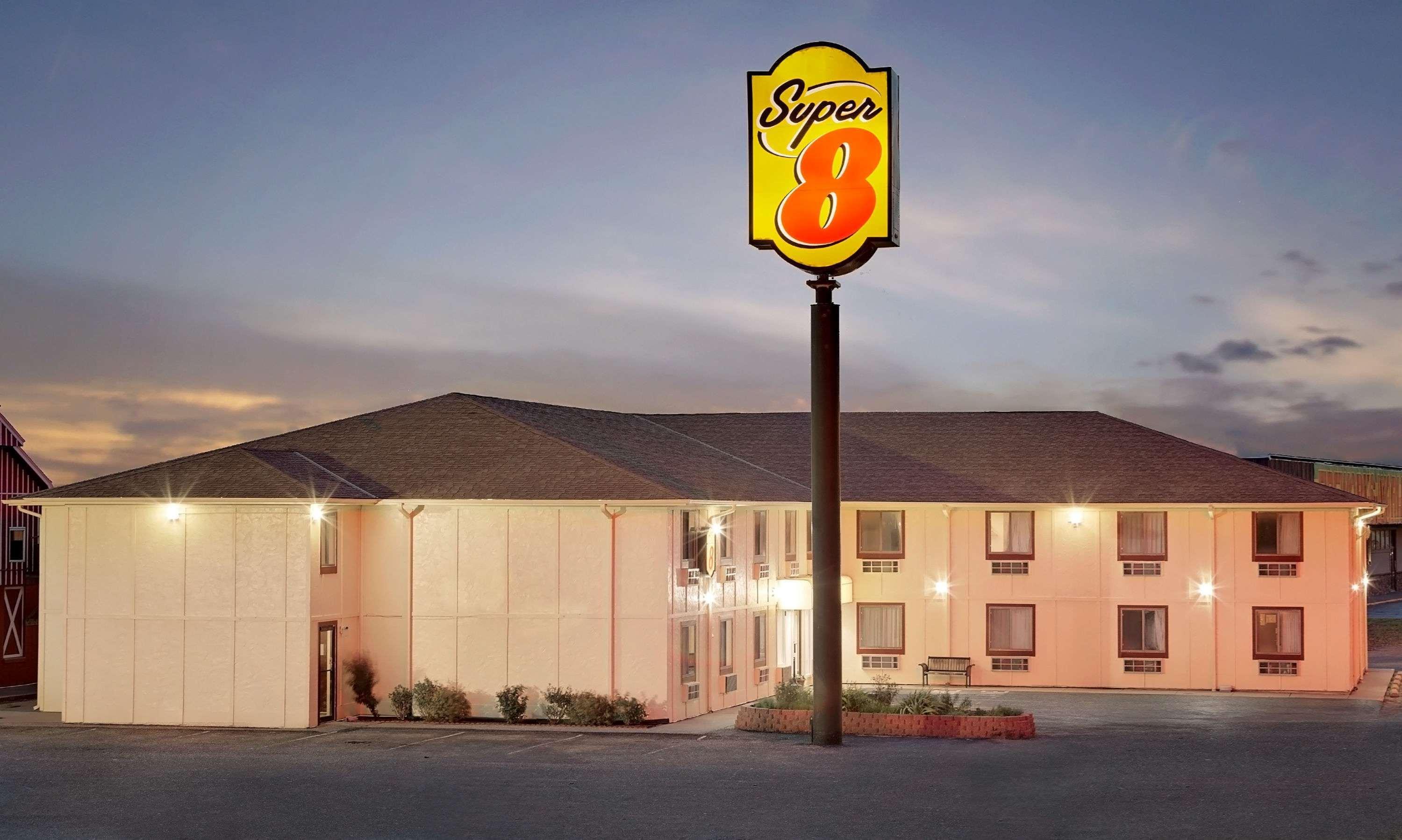Super 8 By Wyndham Mo Hotel 2*