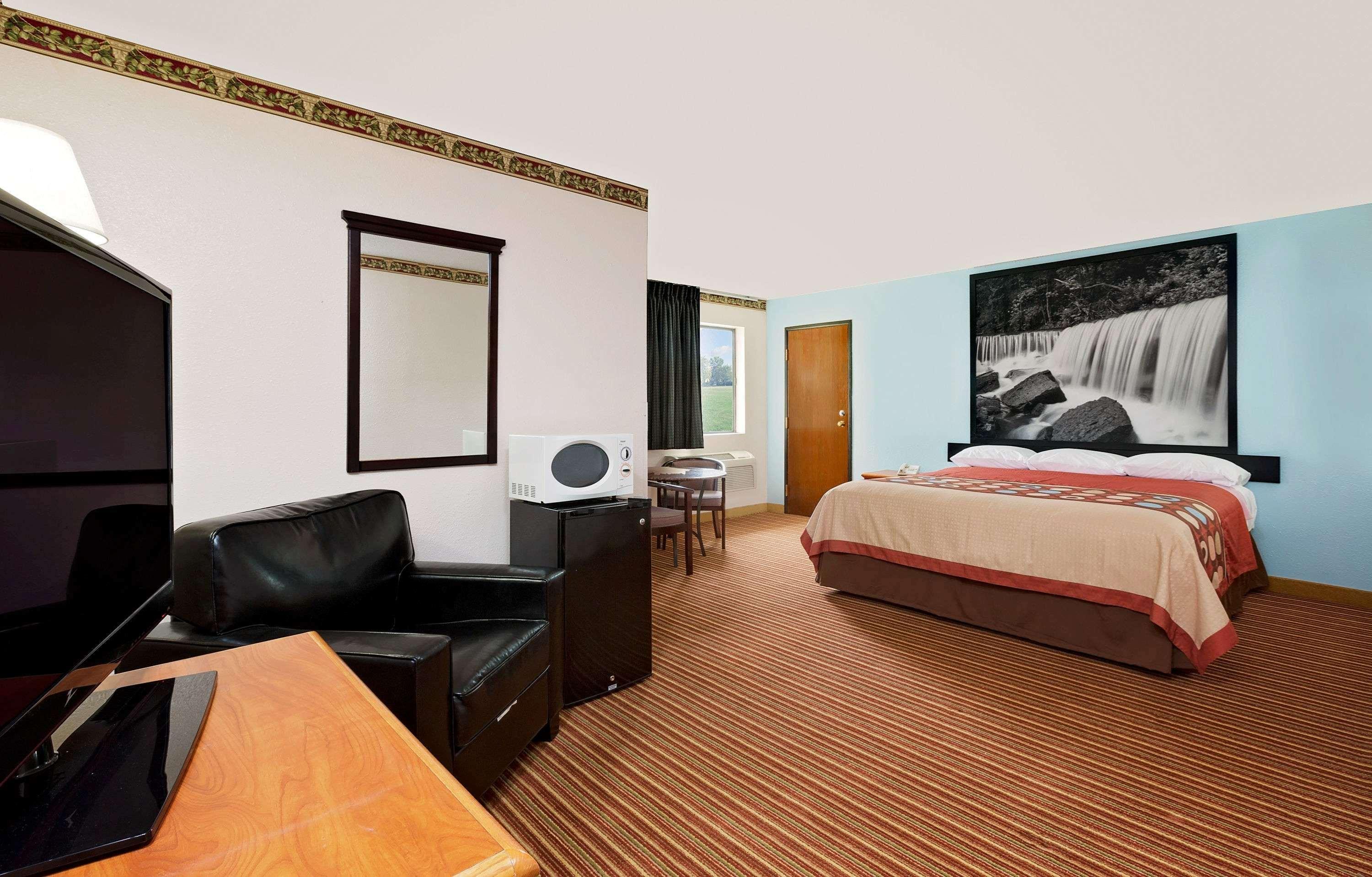 Super 8 By Wyndham Mo Hotel