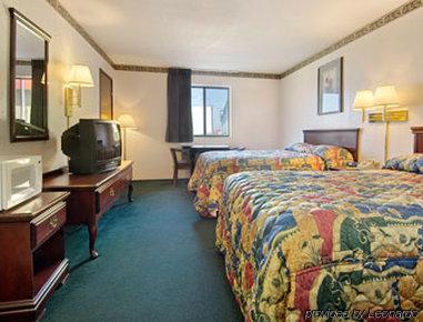 Super 8 By Wyndham Mo Hotel