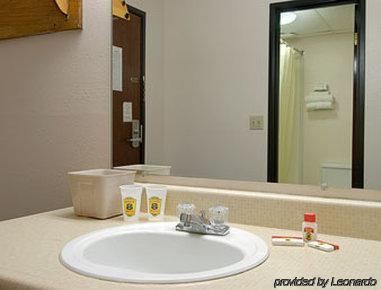 Super 8 By Wyndham Mo