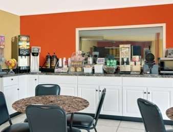 Super 8 By Wyndham Mo Hotel